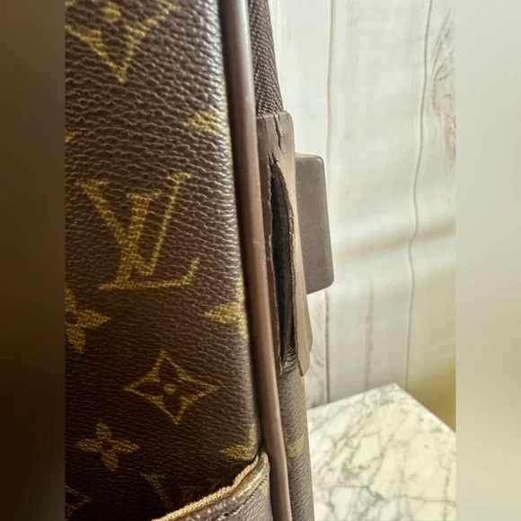 Louis Vuitton Luggage - Picture 7 of 15